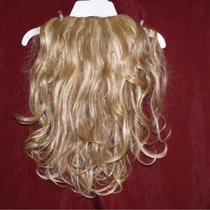 Hairdo Synthetic hair full head blonde wig 19” long and wavy